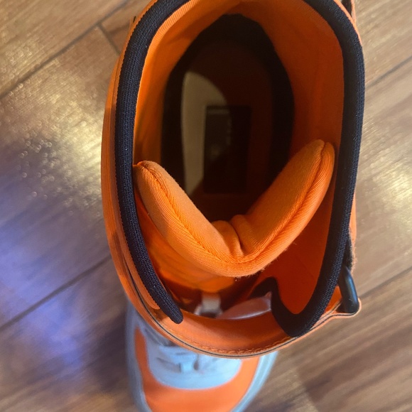 EXCLUSIVE CHANEL HIGHTOPS - Picture 3 of 4